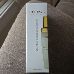 Exfoliating Pearl Milk Cleanser - Gold and White